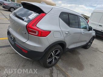 2023 Volvo XC40 B5 Core - miniatura 4