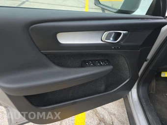 2023 Volvo XC40 B5 Core - miniatura 9
