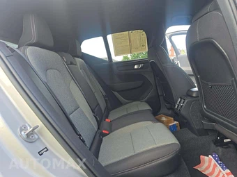 2023 Volvo XC40 B5 Core – miniatura 13