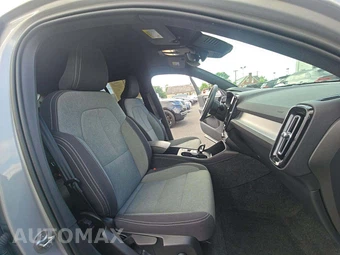 2023 Volvo XC40 B5 Core – miniatura 15