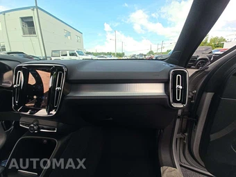 2023 Volvo XC40 B5 Core – miniatura 16
