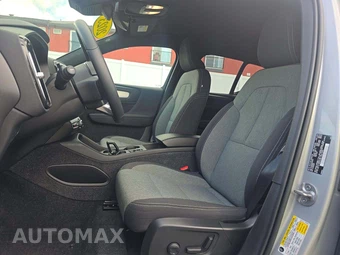 2023 Volvo XC40 B5 Core – miniatura 3