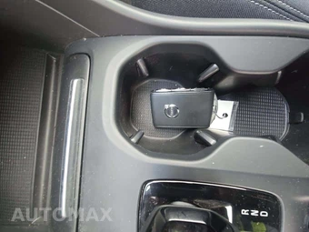 2023 Volvo XC40 B5 Core – miniatura 5