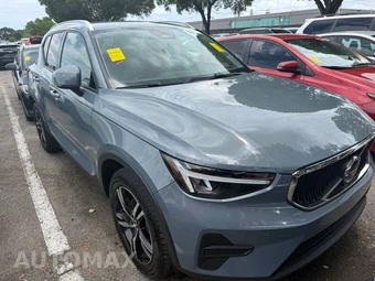 2023 Volvo XC40 B5 Core - miniatura 2