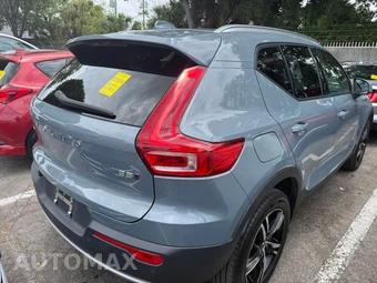 2023 Volvo XC40 B5 Core - miniatura 3