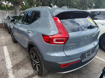 2023 Volvo XC40 B5 Core - miniatura 4