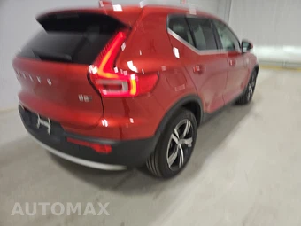 2023 Volvo XC40 B5 Plus Bright Theme – miniatura 4