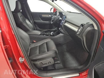 2023 Volvo XC40 B5 Plus Bright Theme – miniatura 8