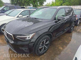2023 Volvo XC40 B5 Plus Bright Theme