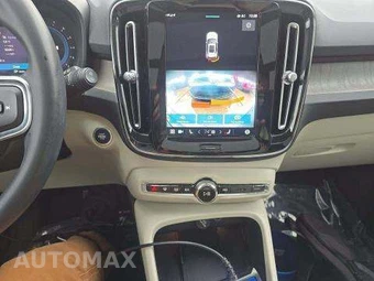 2023 Volvo XC40 B5 Plus Bright Theme – miniatura 10