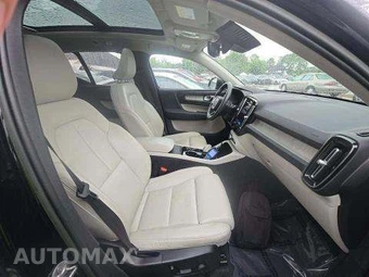 2023 Volvo XC40 B5 Plus Bright Theme – miniatura 18