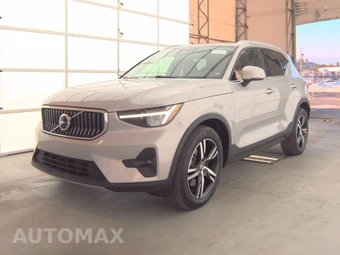 2023 Volvo XC40 B5 Plus Bright Theme