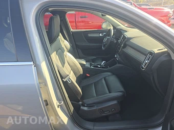 2023 Volvo XC40 B5 Plus Bright Theme - miniatura 8