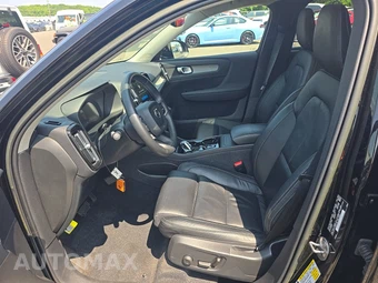 2023 Volvo XC40 B5 Plus Bright Theme – miniatura 7