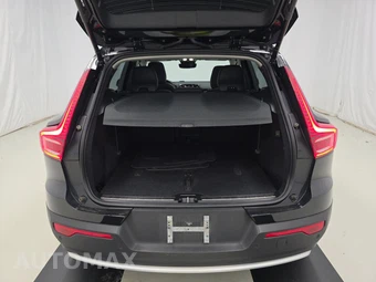 2023 Volvo XC40 B5 Plus Bright Theme – miniatura 17