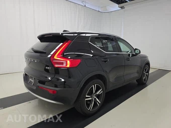 2023 Volvo XC40 B5 Plus Bright Theme – miniatura 4