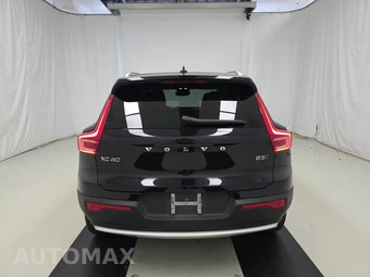 2023 Volvo XC40 B5 Plus Bright Theme – miniatura 5