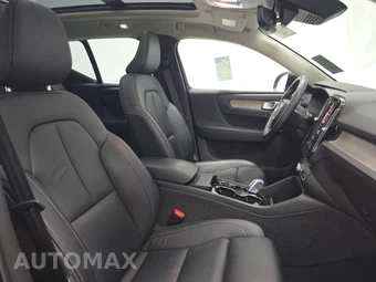 2023 Volvo XC40 B5 Plus Bright Theme – miniatura 8