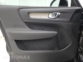 2023 Volvo XC40 B5 Plus Bright Theme – miniatura 9