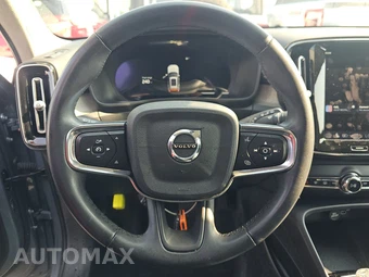 2023 Volvo XC40 B5 Plus Bright Theme – miniatura 10