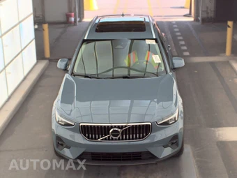 2023 Volvo XC40 B5 Plus Bright Theme – miniatura 2