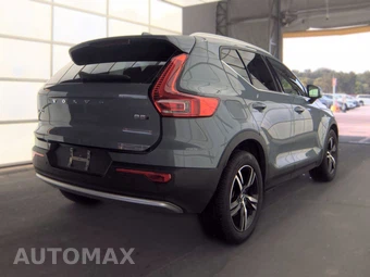 2023 Volvo XC40 B5 Plus Bright Theme – miniatura 4