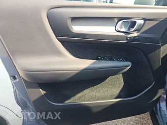2023 Volvo XC40 B5 Plus Bright Theme – miniatura 9