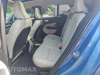 2023 Volvo XC40 B5 Plus Bright Theme – miniatura 13