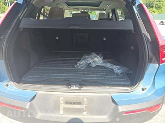 2023 Volvo XC40 B5 Plus Bright Theme – miniatura 14