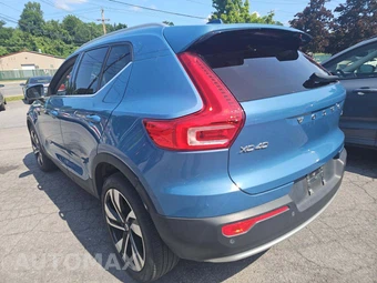 2023 Volvo XC40 B5 Plus Bright Theme – miniatura 2