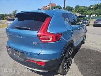2023 Volvo XC40 B5 Plus Bright Theme – miniatura 3