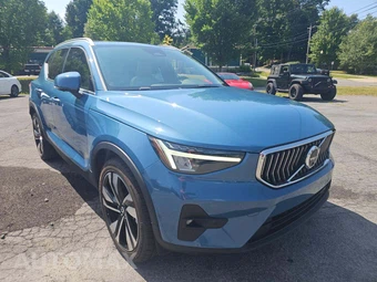 2023 Volvo XC40 B5 Plus Bright Theme – miniatura 4