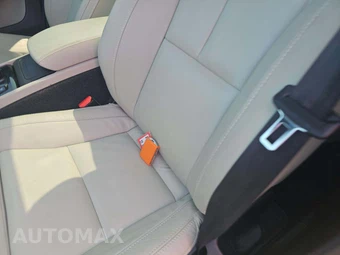 2023 Volvo XC40 B5 Plus Bright Theme – miniatura 8