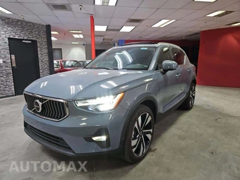 2023 Volvo XC40 B5 Plus Bright Theme