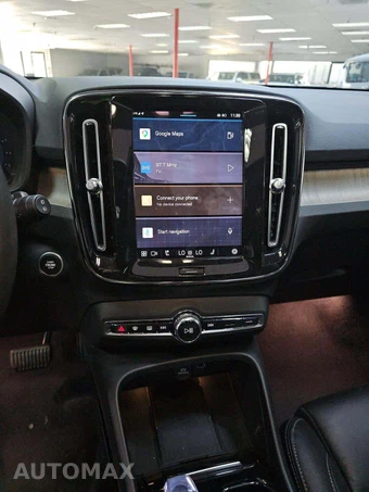 2023 Volvo XC40 B5 Plus Bright Theme - miniatura 10