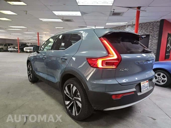 2023 Volvo XC40 B5 Plus Bright Theme - miniatura 2