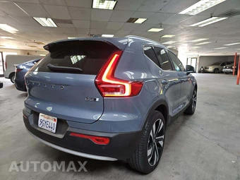 2023 Volvo XC40 B5 Plus Bright Theme - miniatura 3