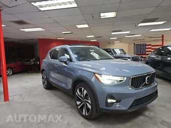 2023 Volvo XC40 B5 Plus Bright Theme - miniatura 4