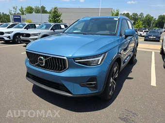 2023 Volvo XC40 B5 Plus Bright Theme