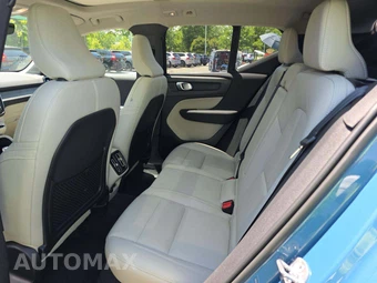 2023 Volvo XC40 B5 Plus Bright Theme – miniatura 13
