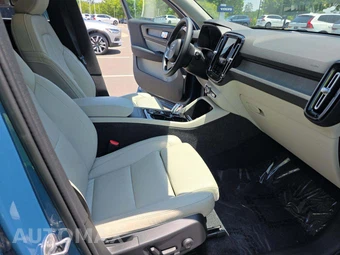 2023 Volvo XC40 B5 Plus Bright Theme – miniatura 18