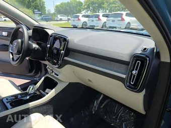 2023 Volvo XC40 B5 Plus Bright Theme – miniatura 19