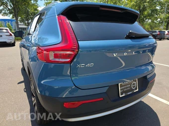 2023 Volvo XC40 B5 Plus Bright Theme – miniatura 2