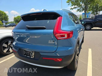 2023 Volvo XC40 B5 Plus Bright Theme – miniatura 3