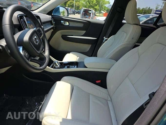2023 Volvo XC40 B5 Plus Bright Theme – miniatura 6