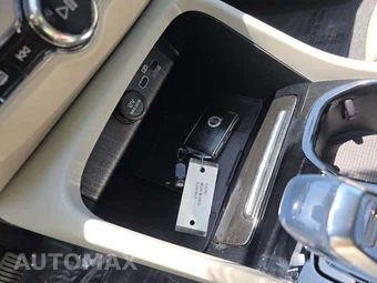 2023 Volvo XC40 B5 Plus Bright Theme – miniatura 8