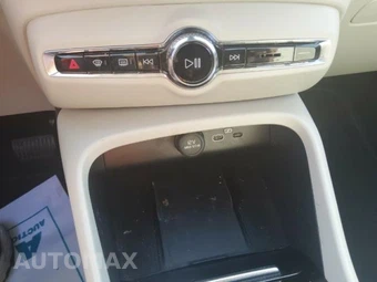 2023 Volvo XC40 B5 Plus Bright Theme – miniatura 18