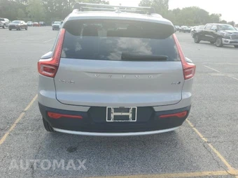 2023 Volvo XC40 B5 Plus Bright Theme – miniatura 5