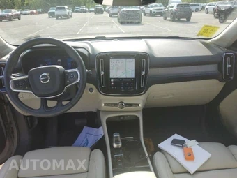 2023 Volvo XC40 B5 Plus Bright Theme – miniatura 9