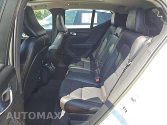 2023 Volvo XC40 B5 Plus Bright Theme - miniatura 13